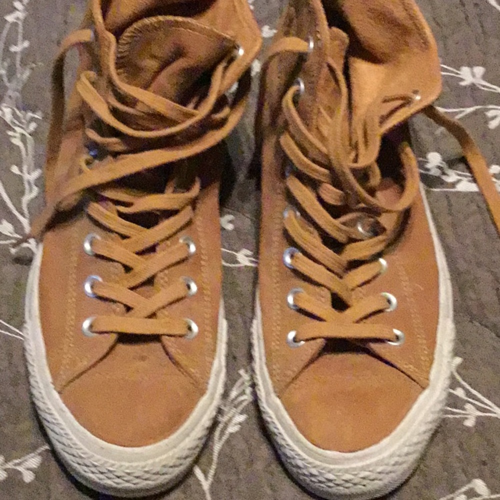Converse Size 8.5 Men’s, 10.5 Women’s Shoes